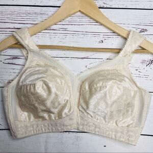 Playtex 18 hour ultimate comfort cream lace pattern bra